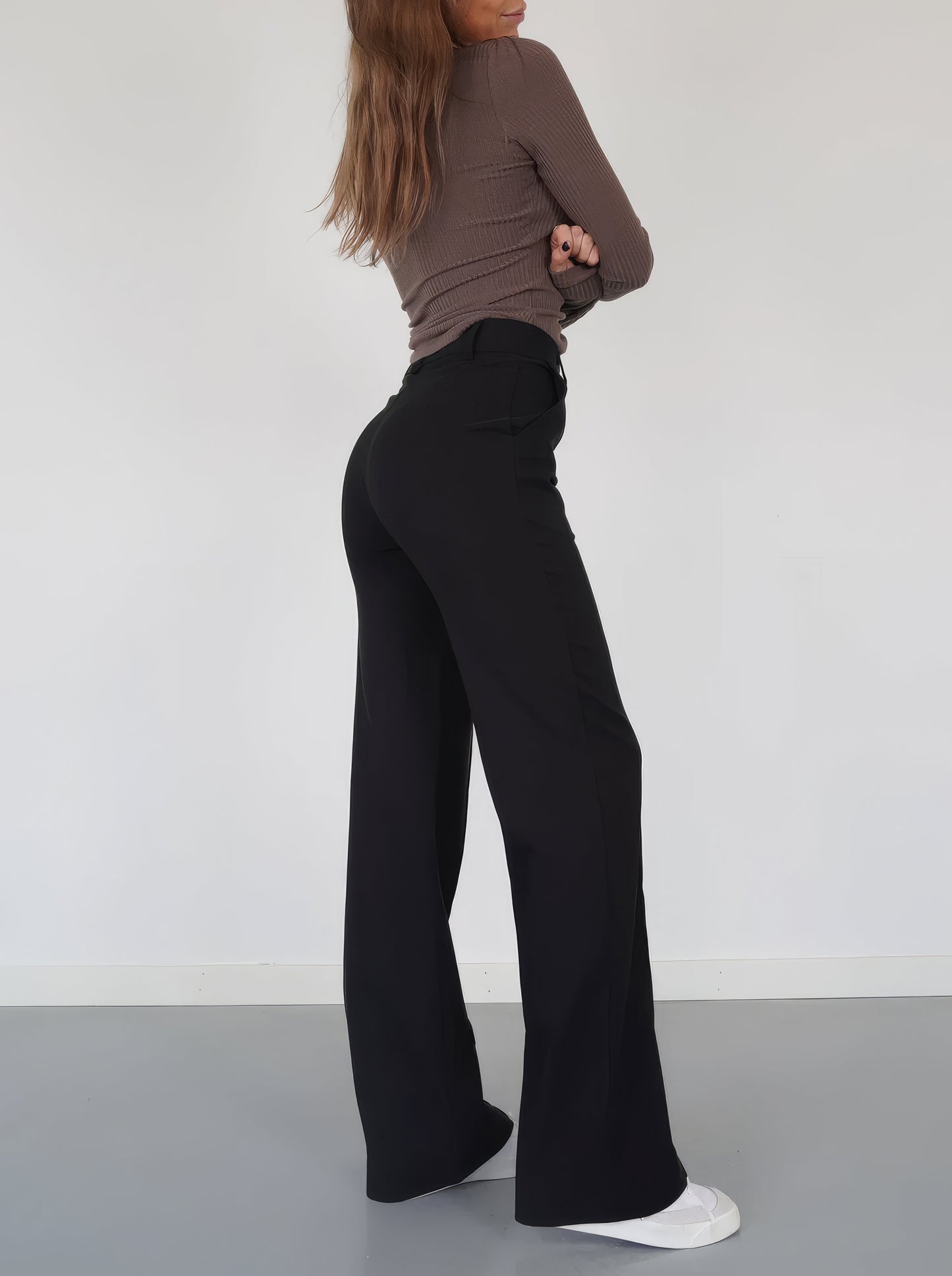 CHARLOTTE | Pantalones acampanados modernos