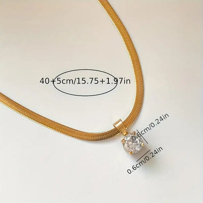 Elegante collar con colgante de pedrería | Dorado