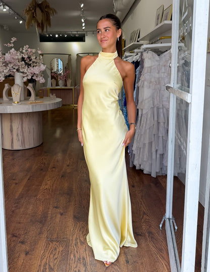 Bila | Elegante vestido largo de satén con escote