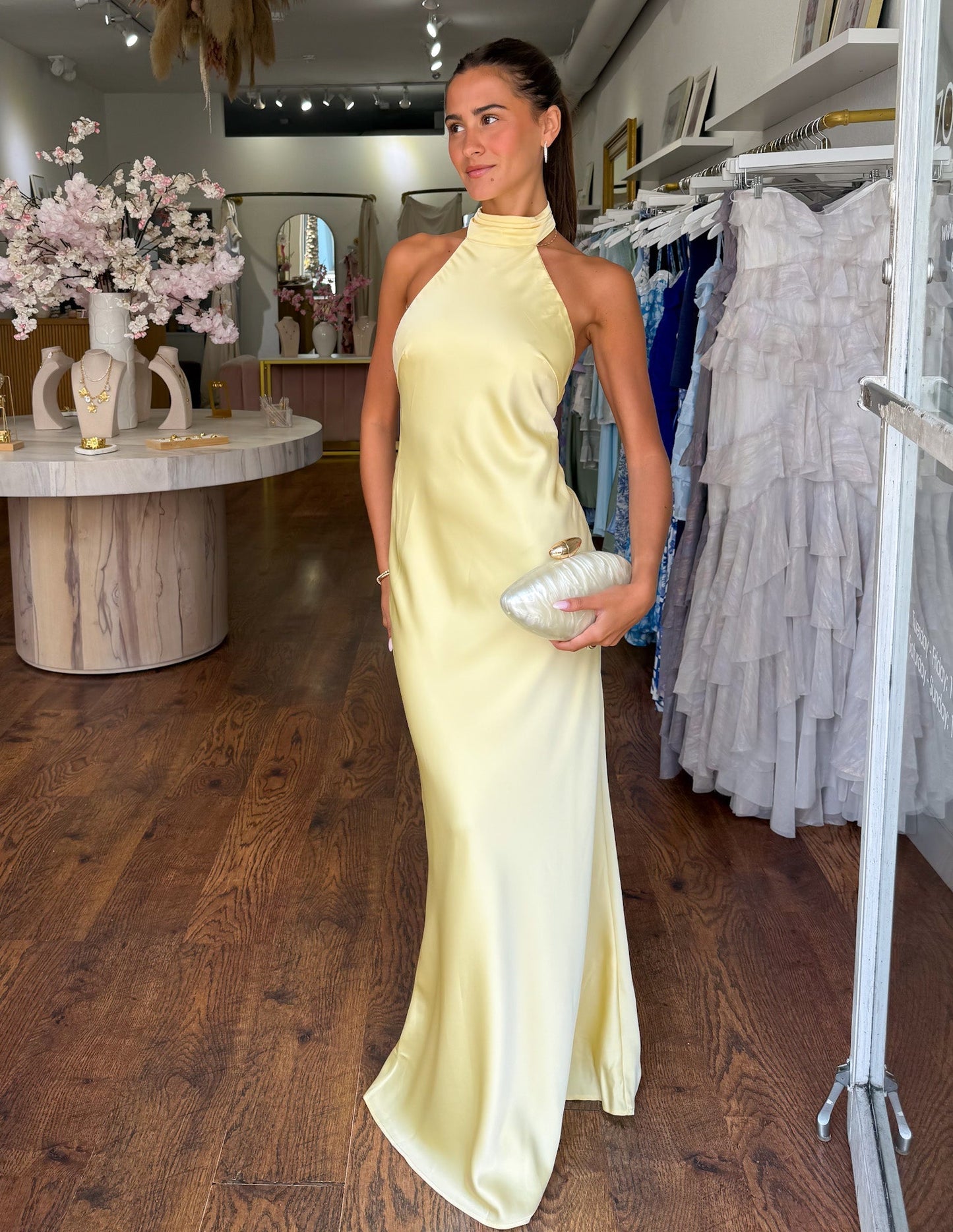 Bila | Elegante vestido largo de satén con escote