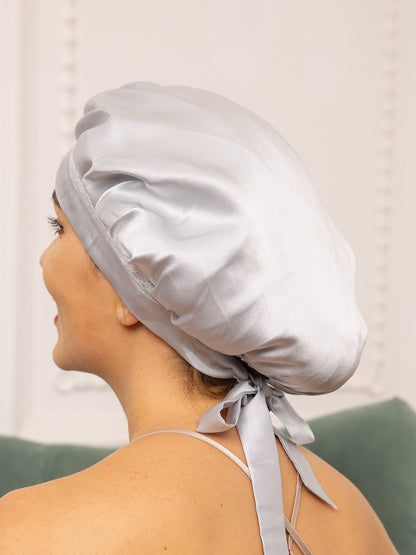 Gorro de encaje de pura seda con cintas