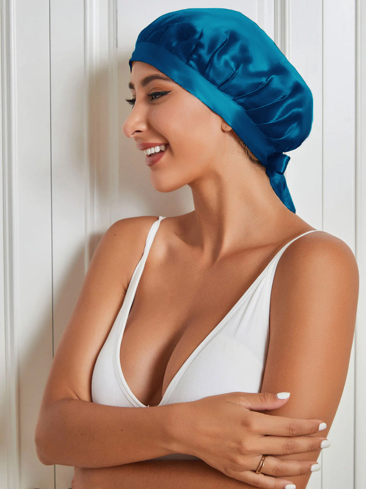 Gorro clásico de pura seda con cintas