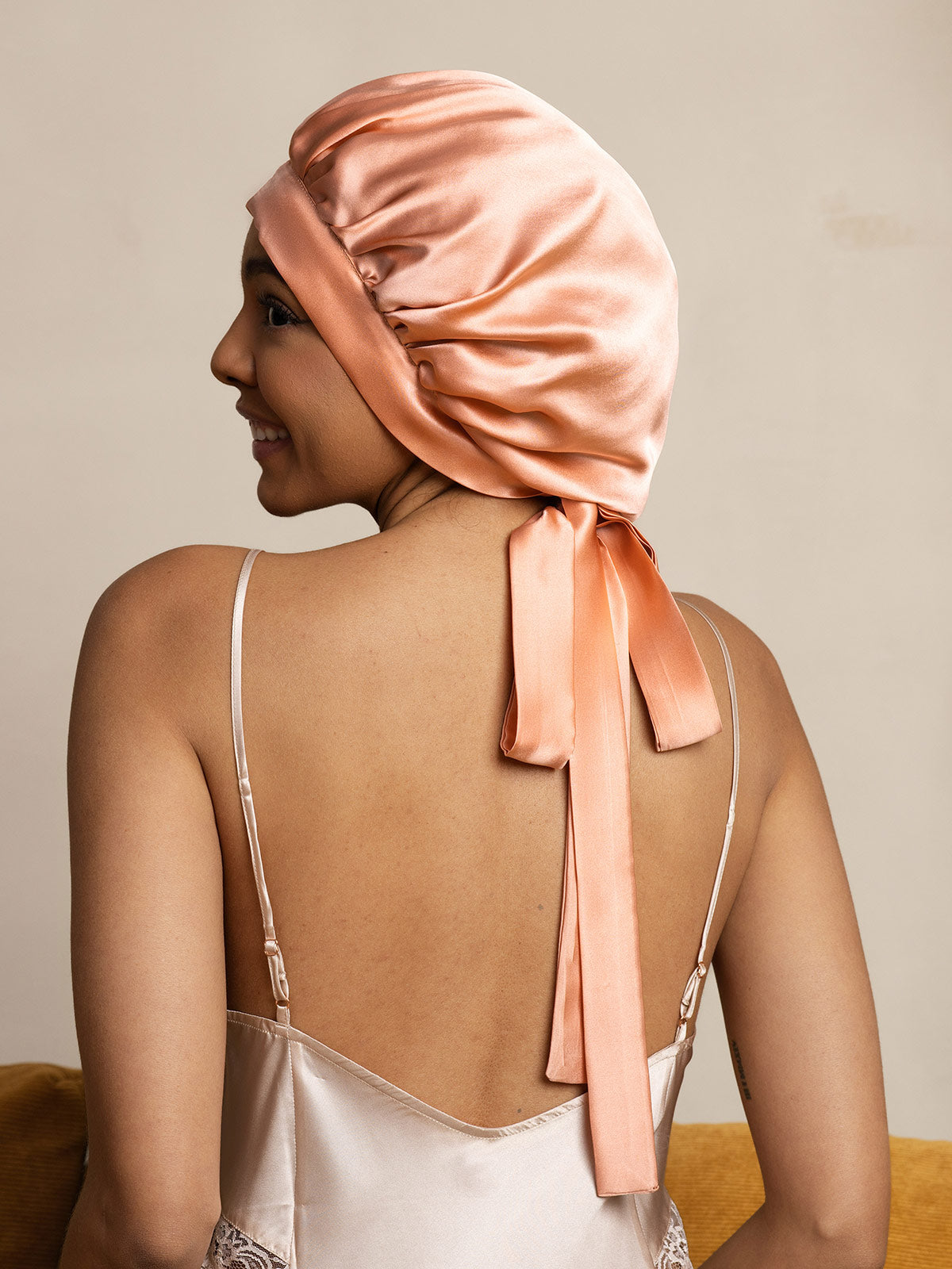 Gorro de dormir elegante de seda pura con cintas largas